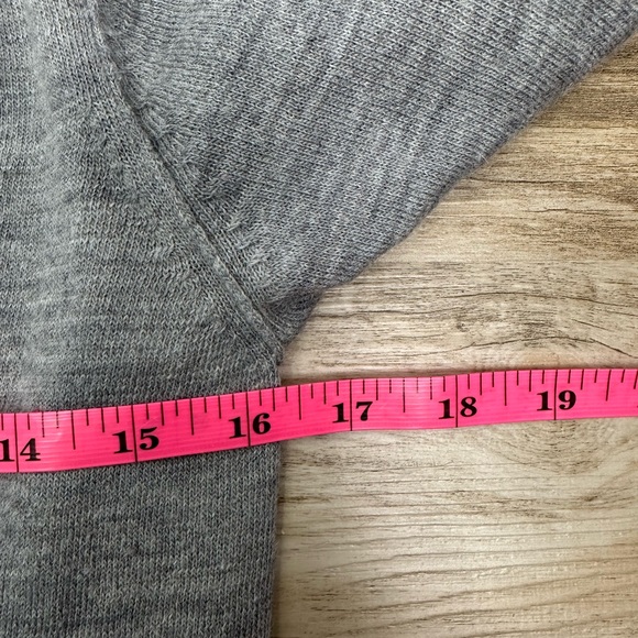 Banana Republic Gray Italian Yarn Ruffle Button Cardigan Sweater Medium - Picture 8 of 9
